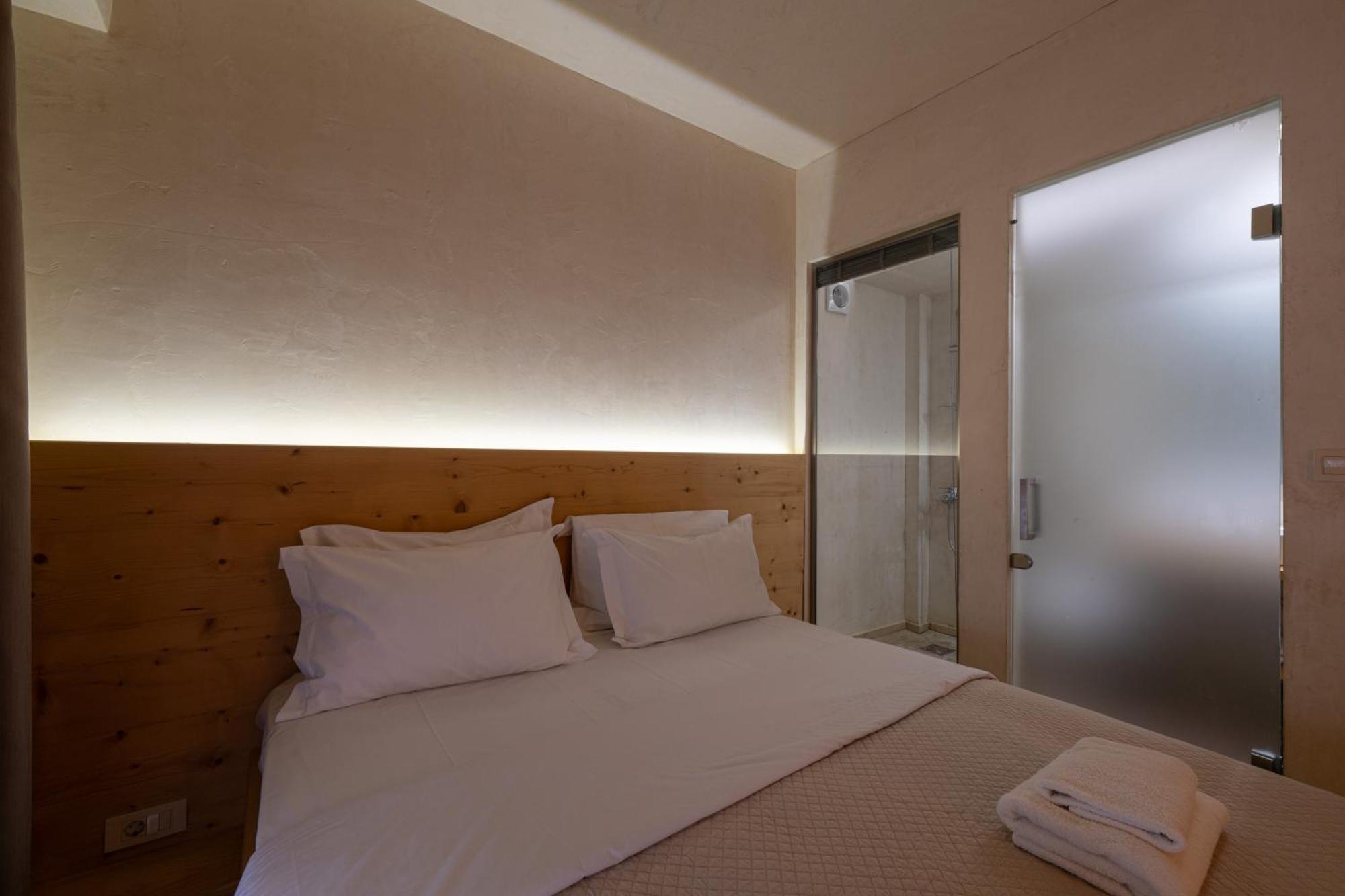 Panellinion Luxury Rooms カラマタ エクステリア 写真
