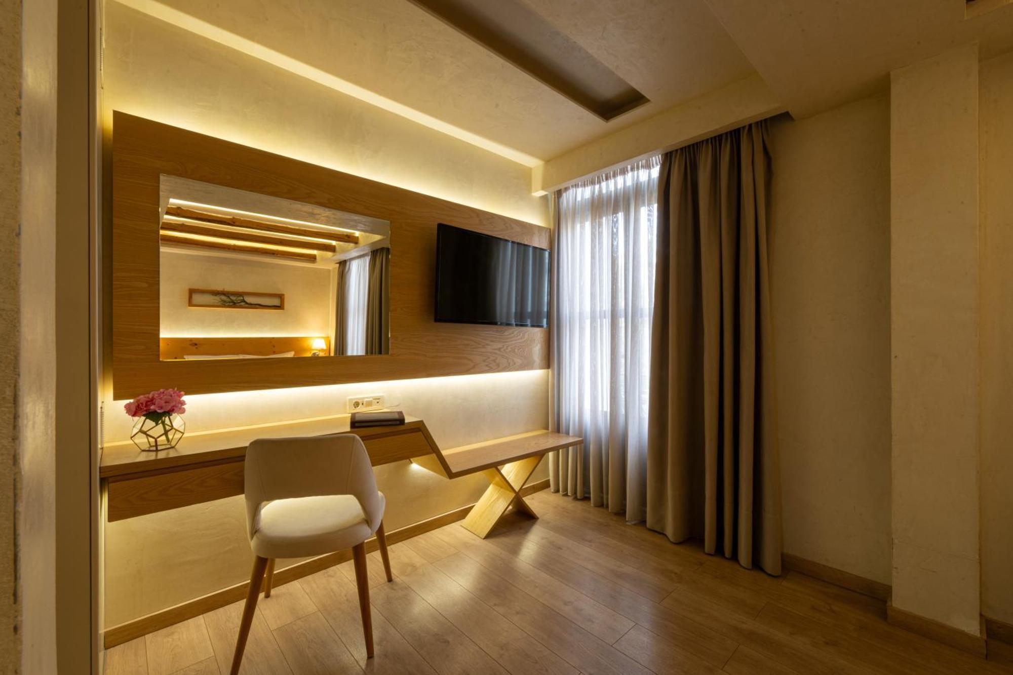 Panellinion Luxury Rooms カラマタ エクステリア 写真