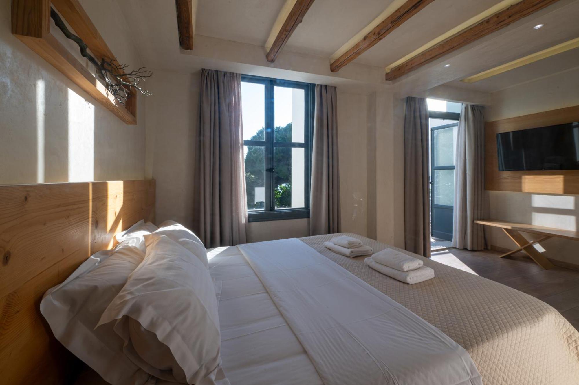 Panellinion Luxury Rooms カラマタ エクステリア 写真